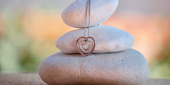 necklace-2149668__340